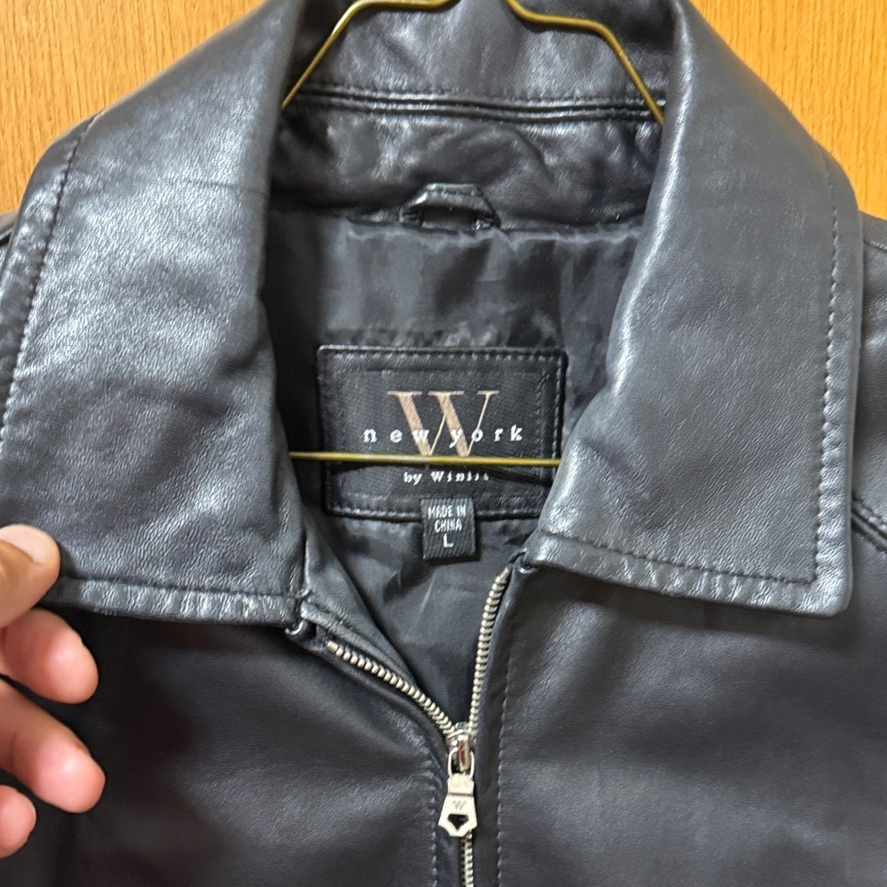 Elegant Black Leather Jacket for Women - Picture 2 of 9